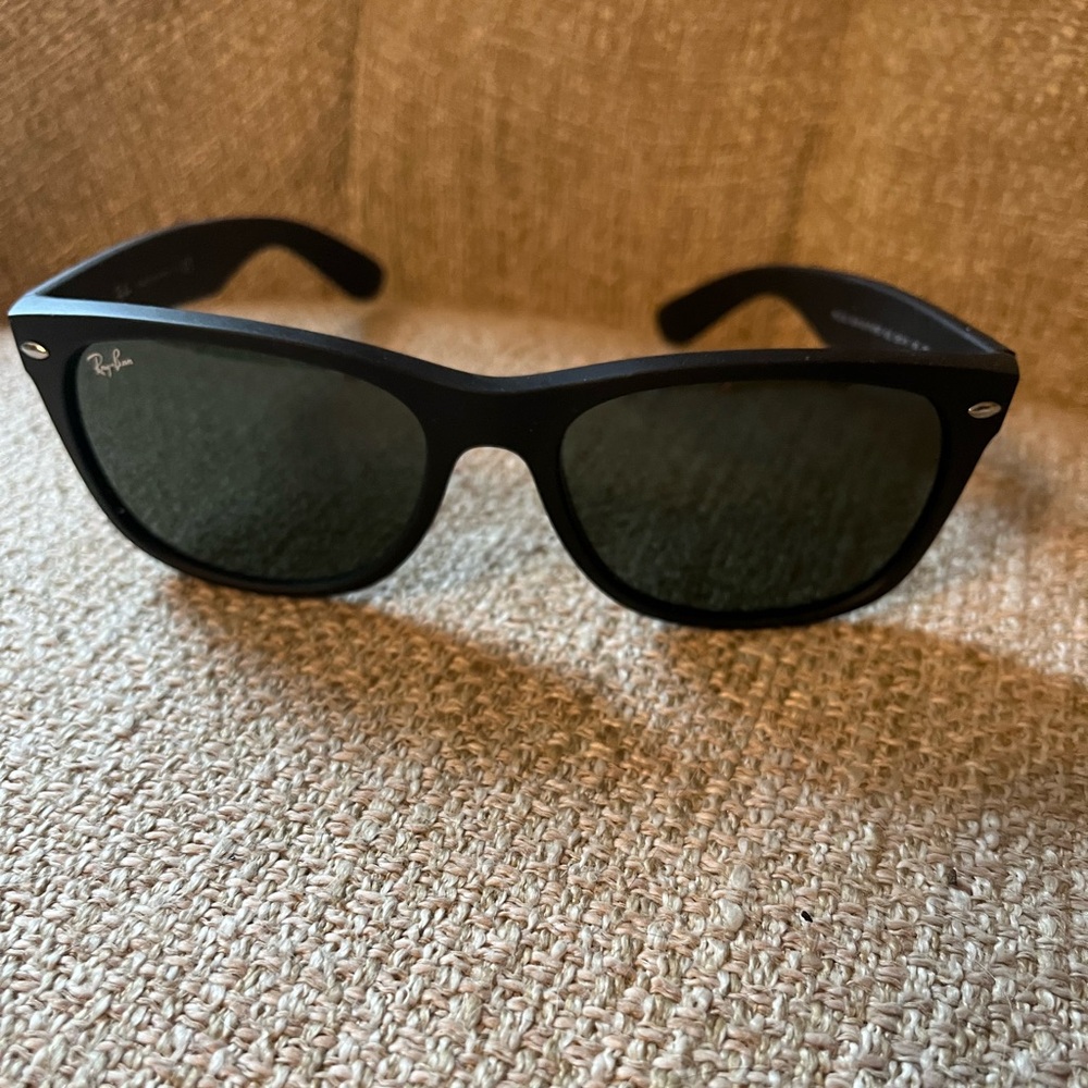 Ray-Ban Classic Black Shades